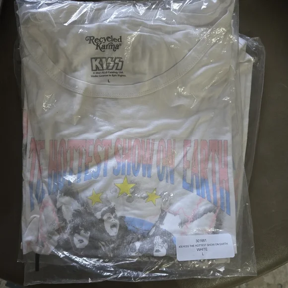 NWOT Recycled Karma Kiss tee - Picture 5 of 7